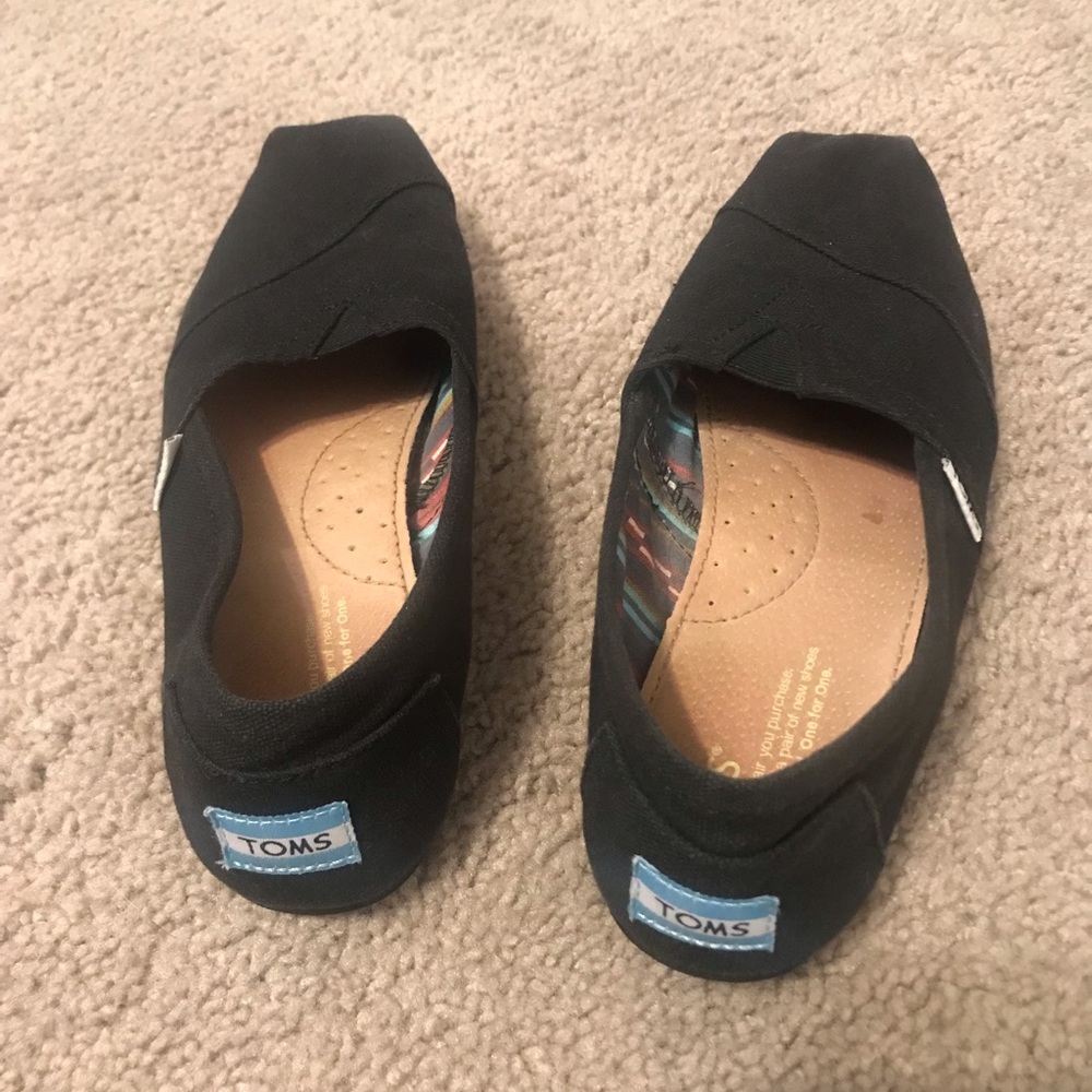 Black on black classic Toms 7.5.